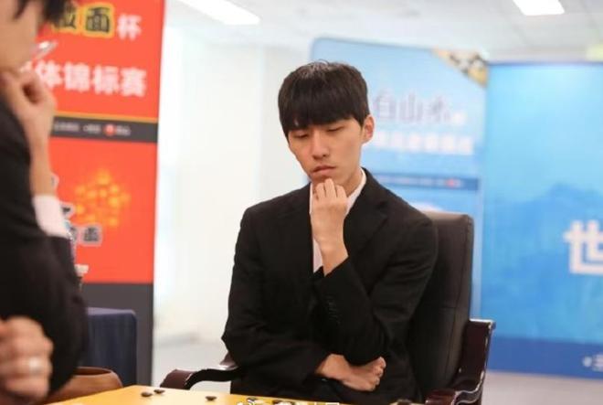 幸豪取4连胜战谢尔豪又扳平局势！m6米乐app难！金明训农心杯侥(图1)