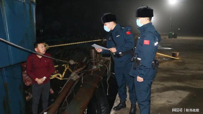 人跳上菲船在黄岩岛惊心动魄的执法经历米乐体育M6直播平台中国海警孤胆一(图4)
