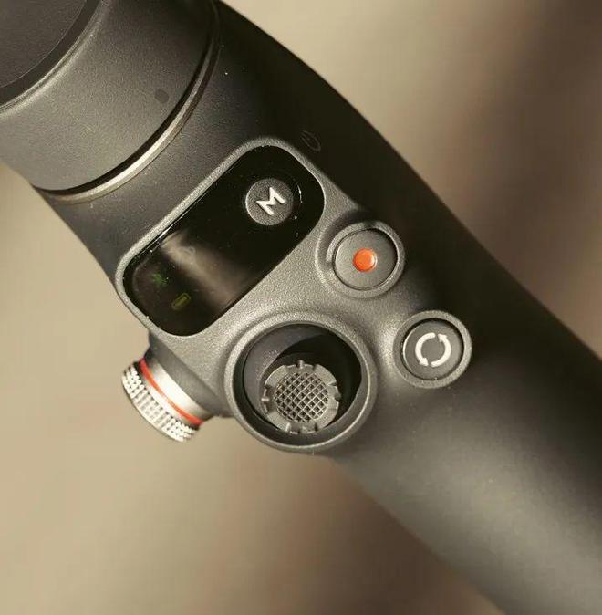 ie 7 Pro稳定器首发初体验！549元！大疆OSMO Mobl(图7)