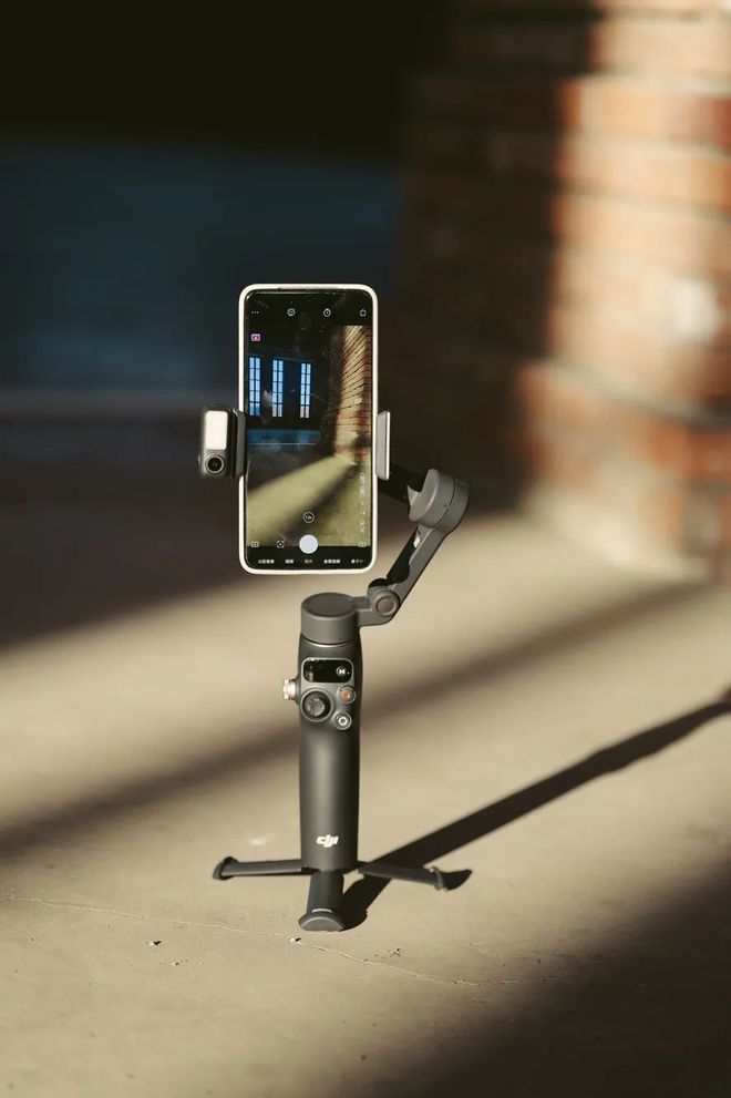 ie 7 Pro稳定器首发初体验！549元！大疆OSMO Mobl(图11)